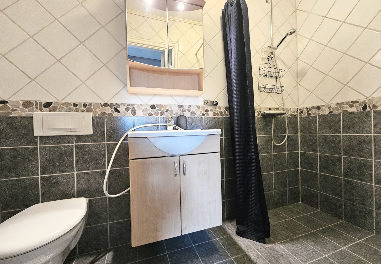 House in Henån - Villa with beautiful view and sauna in Henån | SE09106