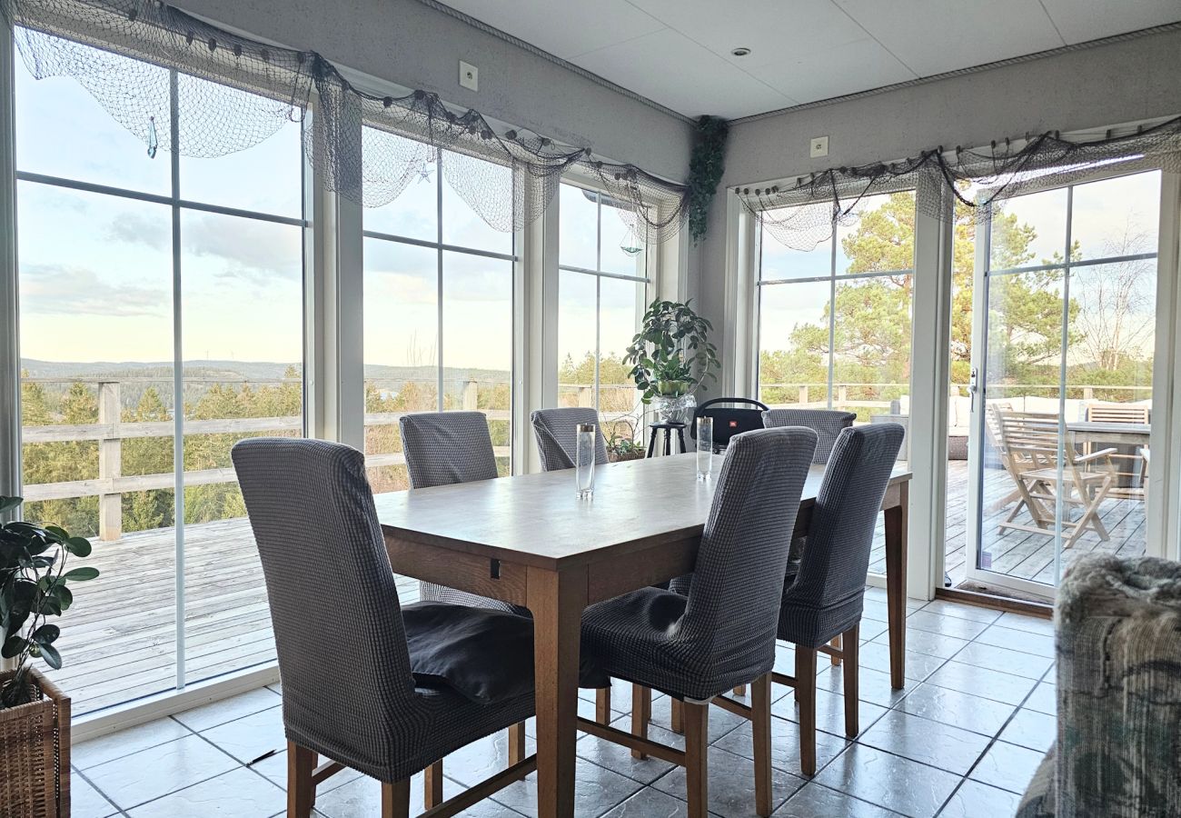 House in Henån - Villa with beautiful view and sauna in Henån | SE09106