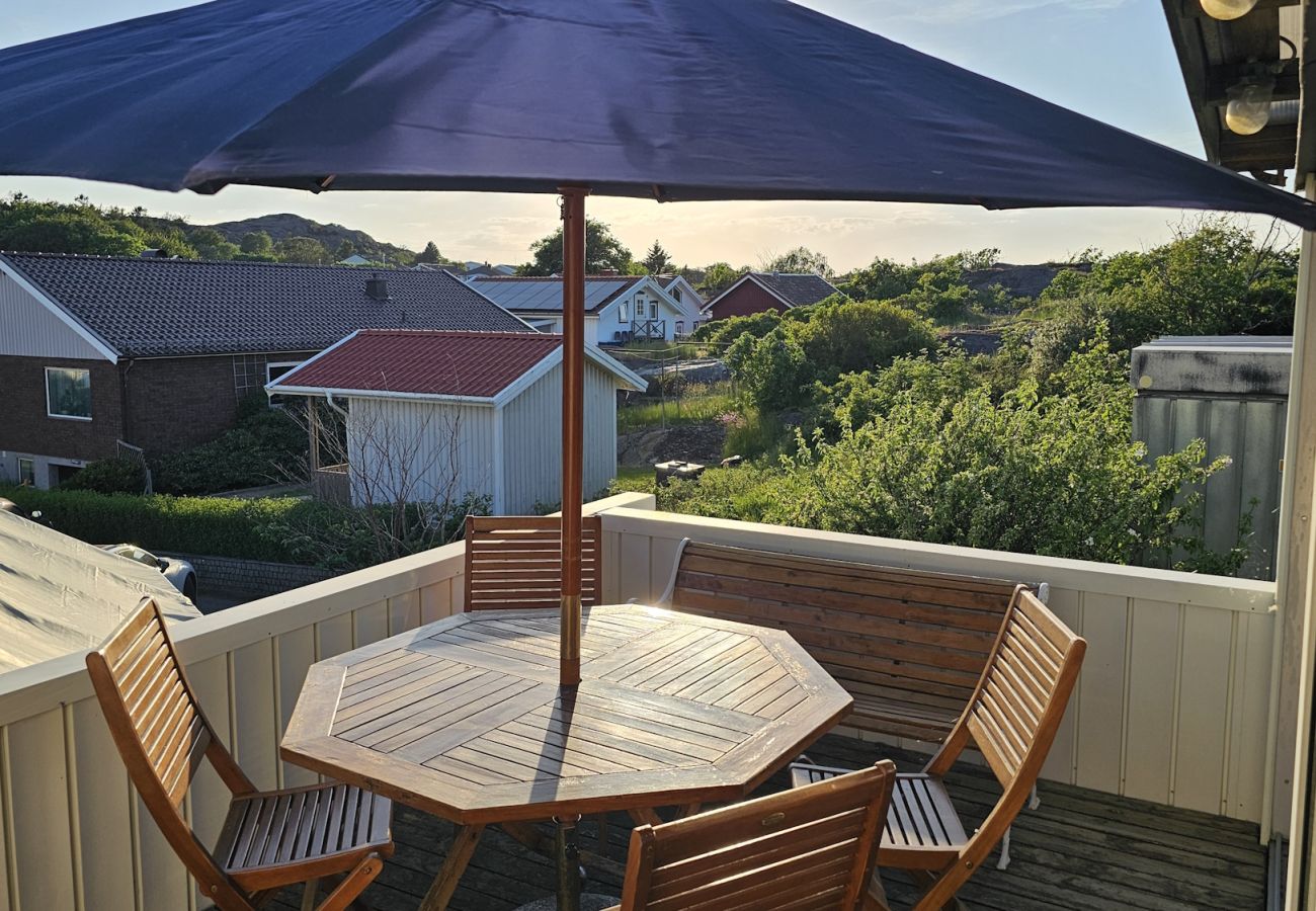 House in Skärhamn - Spacious house near the sea and town centre in Skärhamn | SE09107