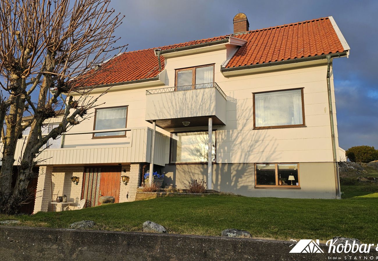 House in Skärhamn - Spacious house near the sea and town centre in Skärhamn | SE09107