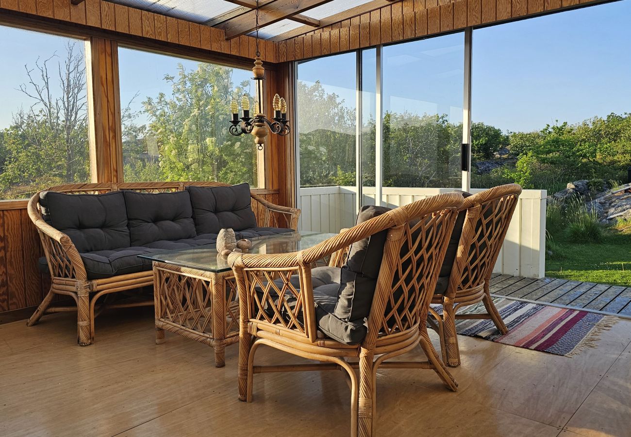 House in Skärhamn - Spacious house near the sea and town centre in Skärhamn | SE09107