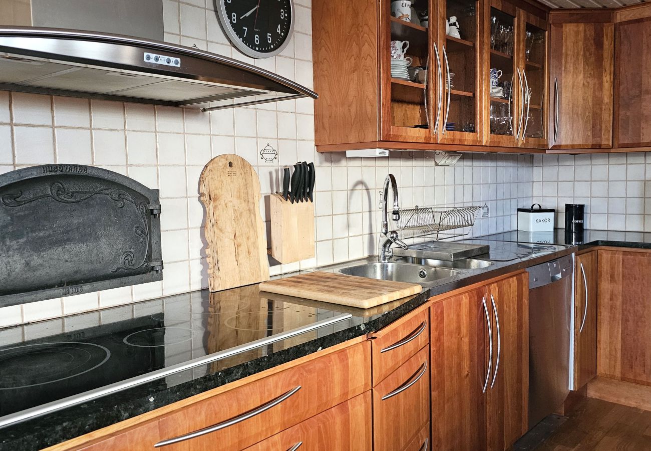 House in Skärhamn - Spacious house near the sea and town centre in Skärhamn | SE09107