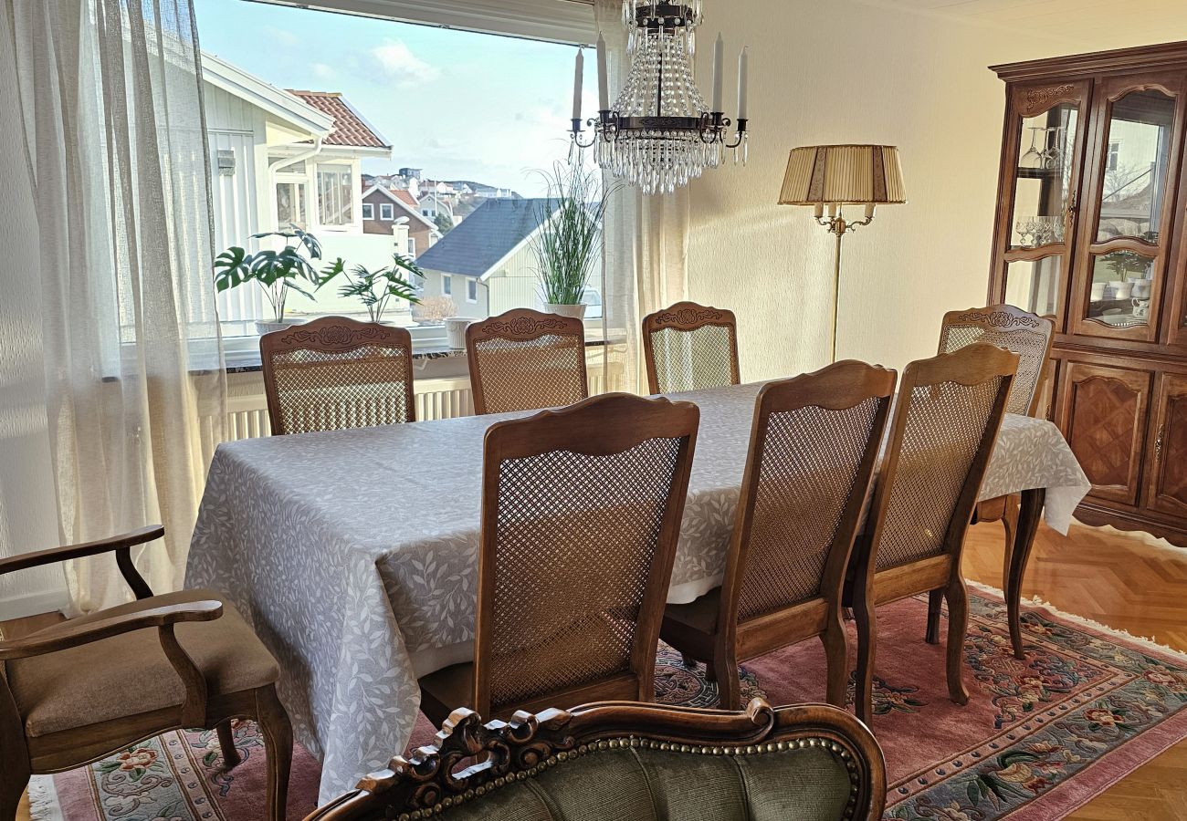 House in Skärhamn - Spacious house near the sea and town centre in Skärhamn | SE09107