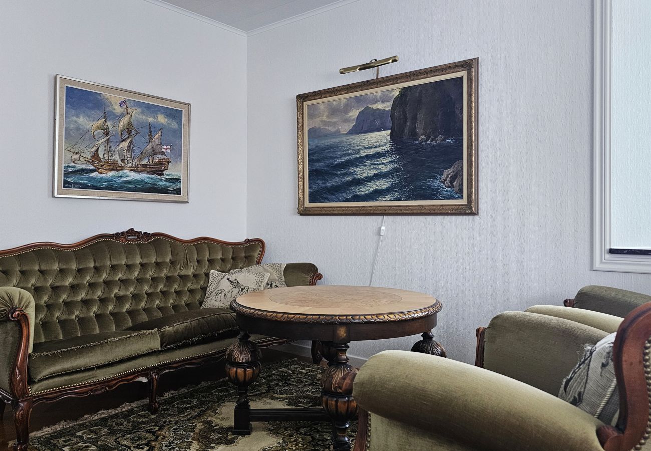 House in Skärhamn - Spacious house near the sea and town centre in Skärhamn | SE09107