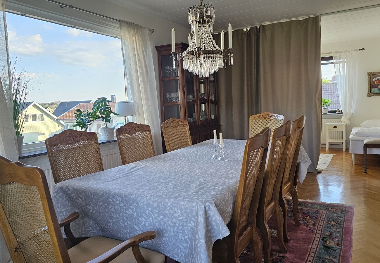 House in Skärhamn - Spacious house near the sea and town centre in Skärhamn | SE09107