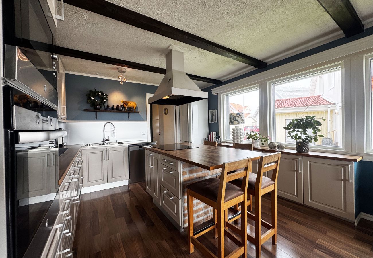 House in Kungshamn - Holiday home in beautiful Kungshamn – perfect for two families | SE09079