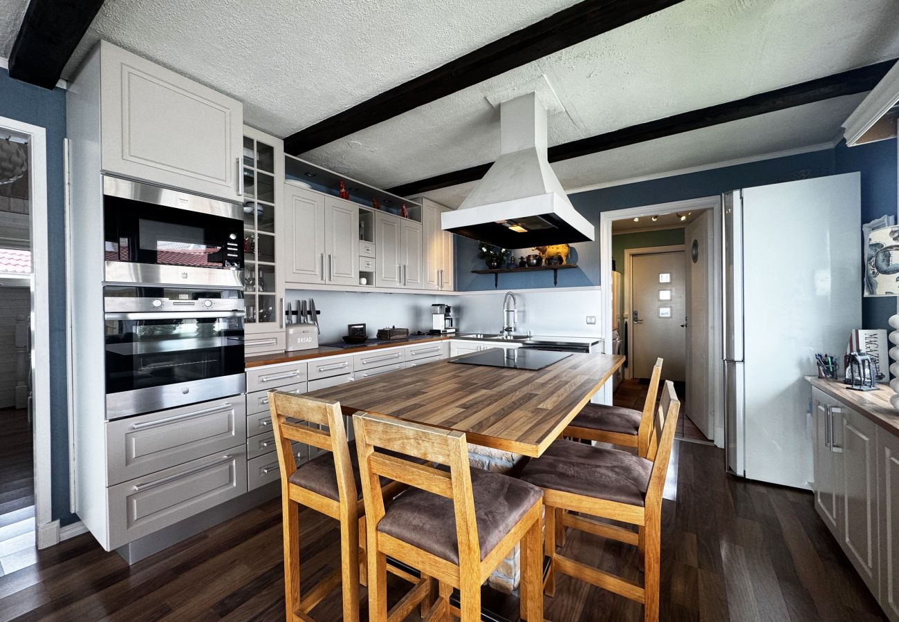 House in Kungshamn - Holiday home in beautiful Kungshamn – perfect for two families | SE09079