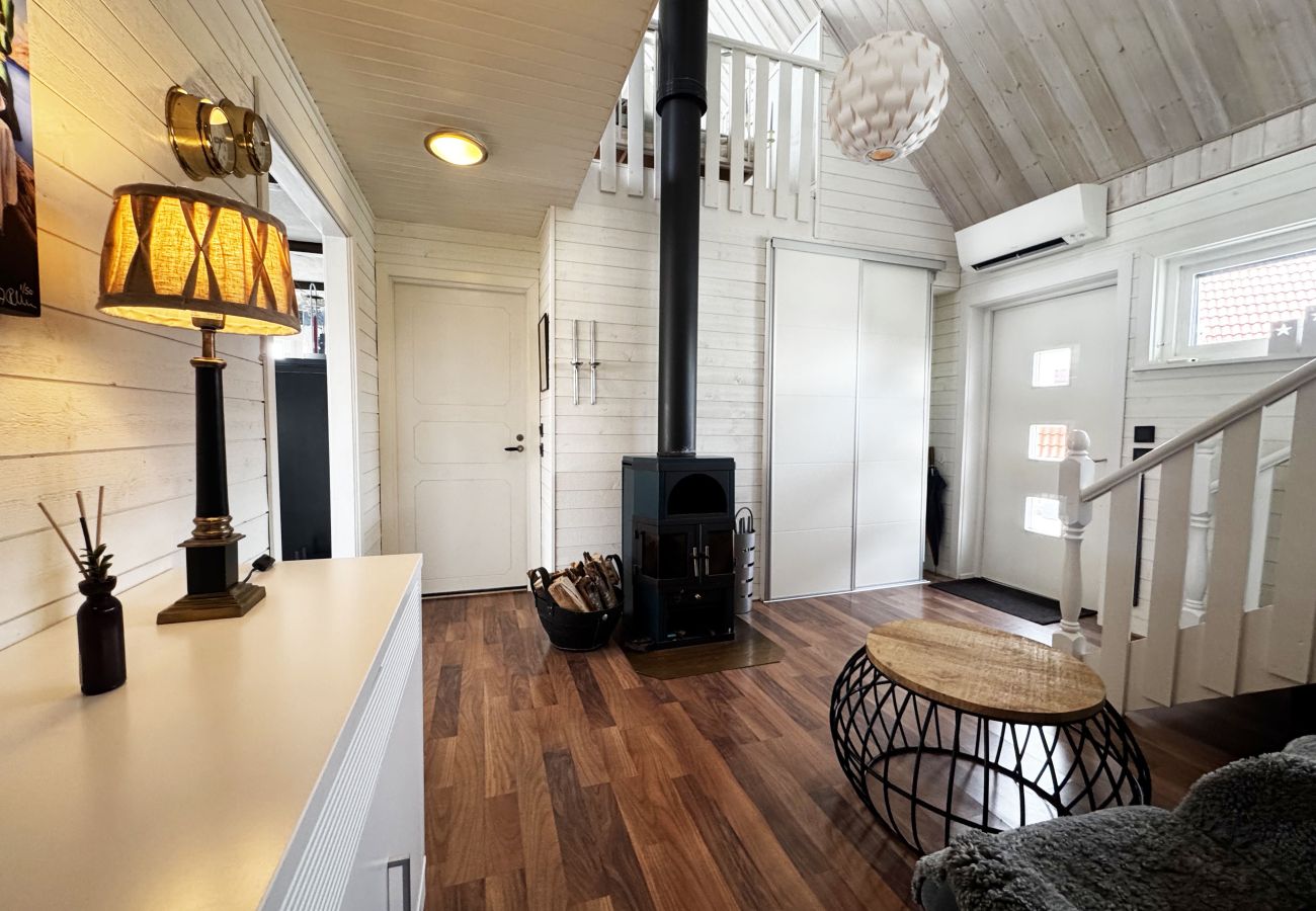 House in Kungshamn - Holiday home in beautiful Kungshamn – perfect for two families | SE09079