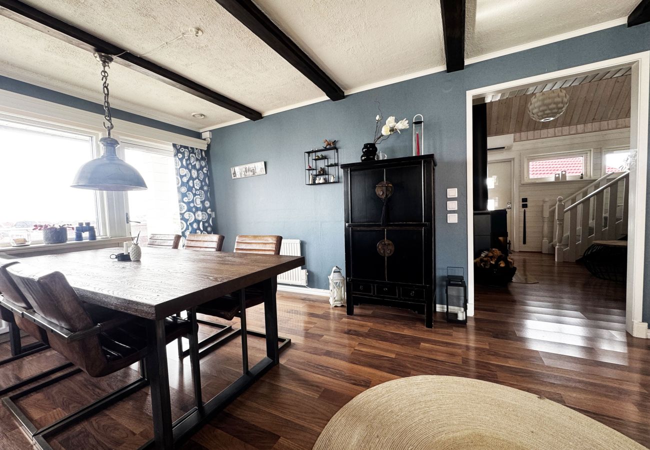 House in Kungshamn - Holiday home in beautiful Kungshamn – perfect for two families | SE09079