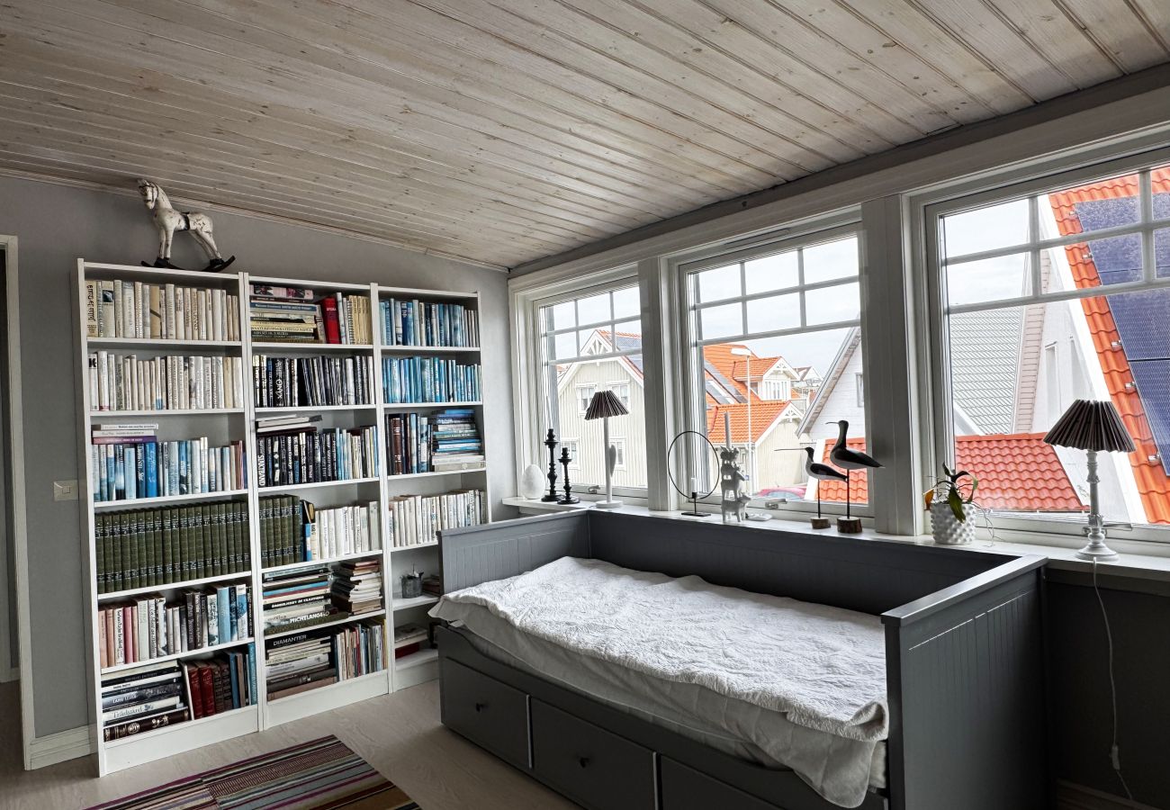 House in Kungshamn - Holiday home in beautiful Kungshamn – perfect for two families | SE09079