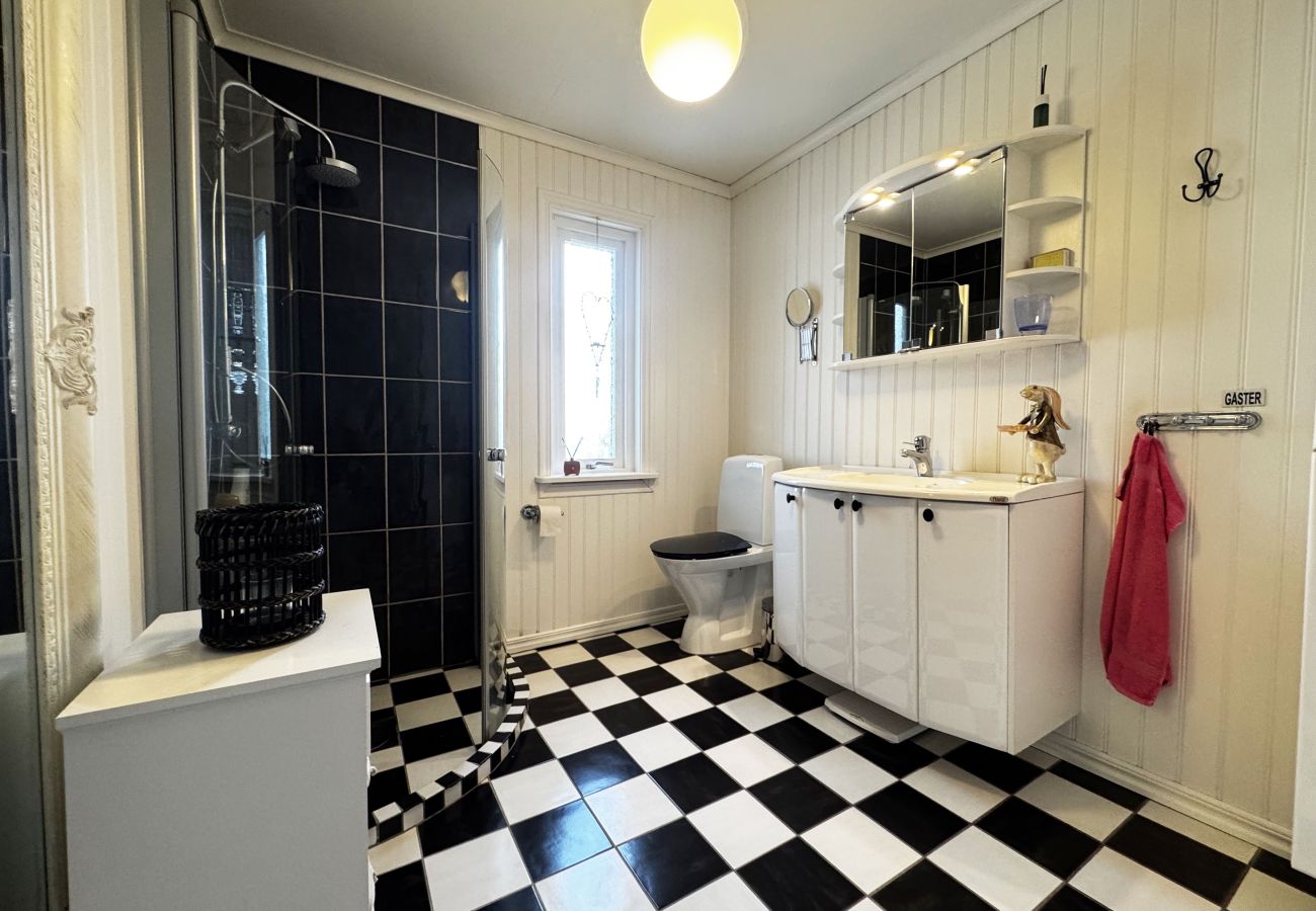House in Kungshamn - Holiday home in beautiful Kungshamn – perfect for two families | SE09079