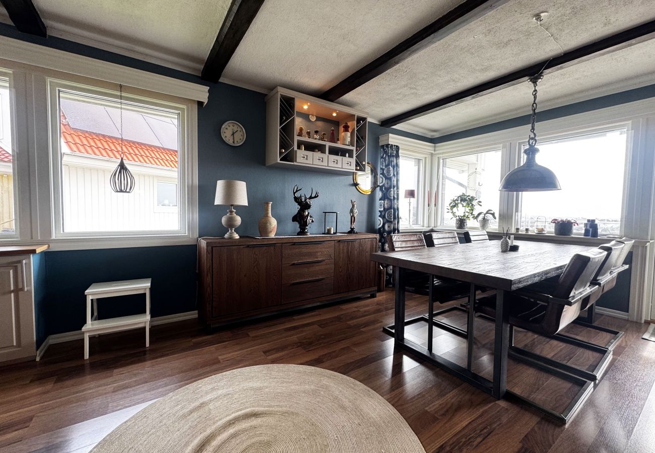 House in Kungshamn - Holiday home in beautiful Kungshamn – perfect for two families | SE09079