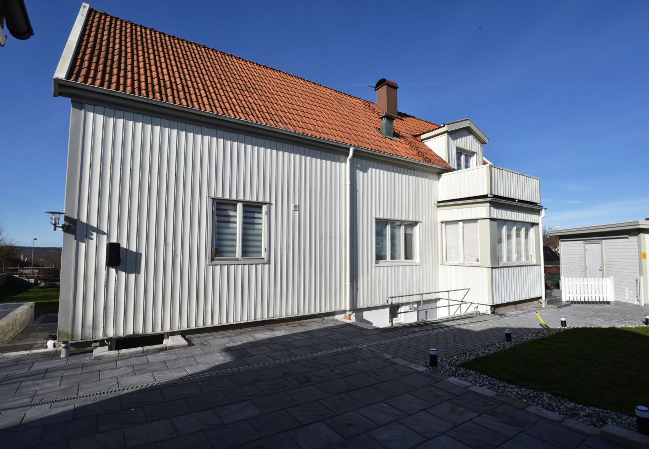 House in Göteborg - Very nice apartment in the basement, Mölndal/Gothenburg |SE08022