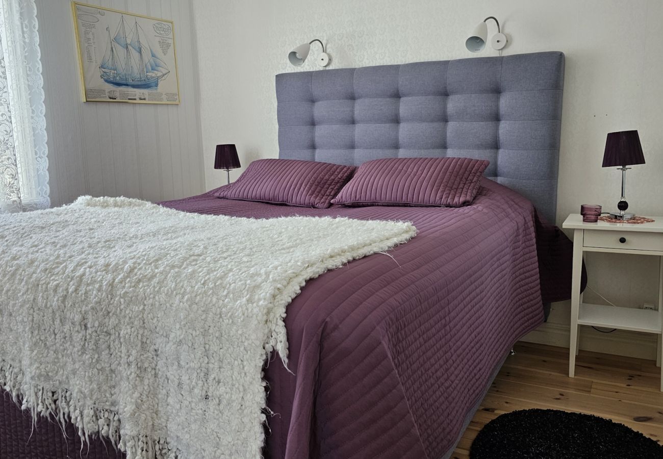 House in Hälleviksstrand - West Coast house 50m from the harbor in Edshultshall | SE09108