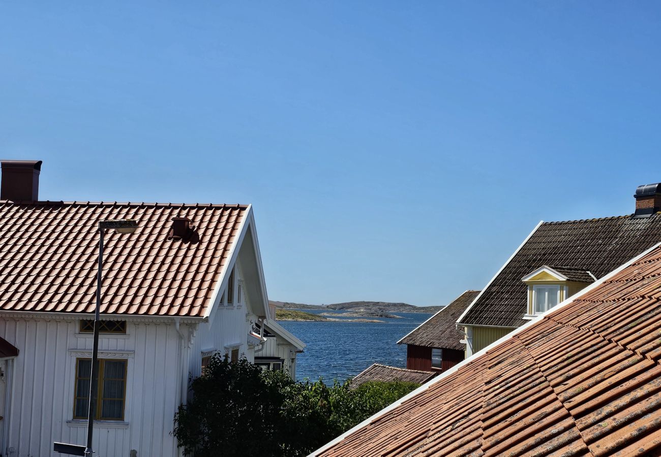 House in Hälleviksstrand - West Coast house 50m from the harbor in Edshultshall | SE09108