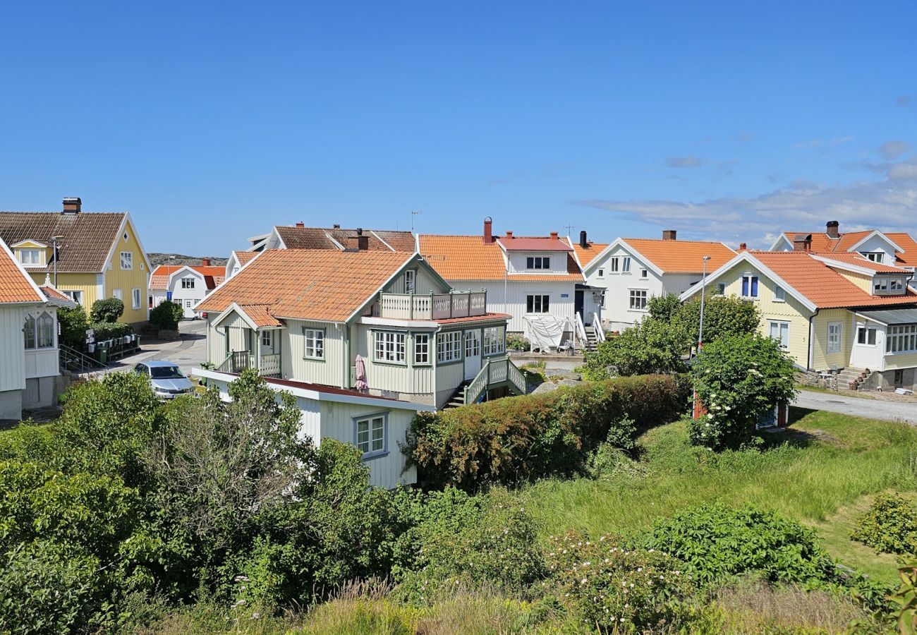 House in Hälleviksstrand - West Coast house 50m from the harbor in Edshultshall | SE09108