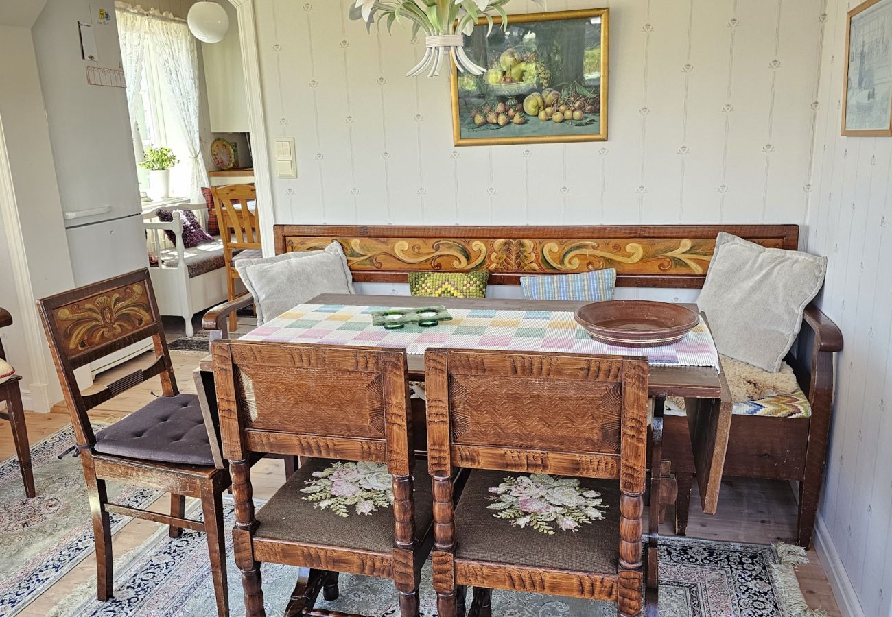 House in Hälleviksstrand - West Coast house 50m from the harbor in Edshultshall | SE09108