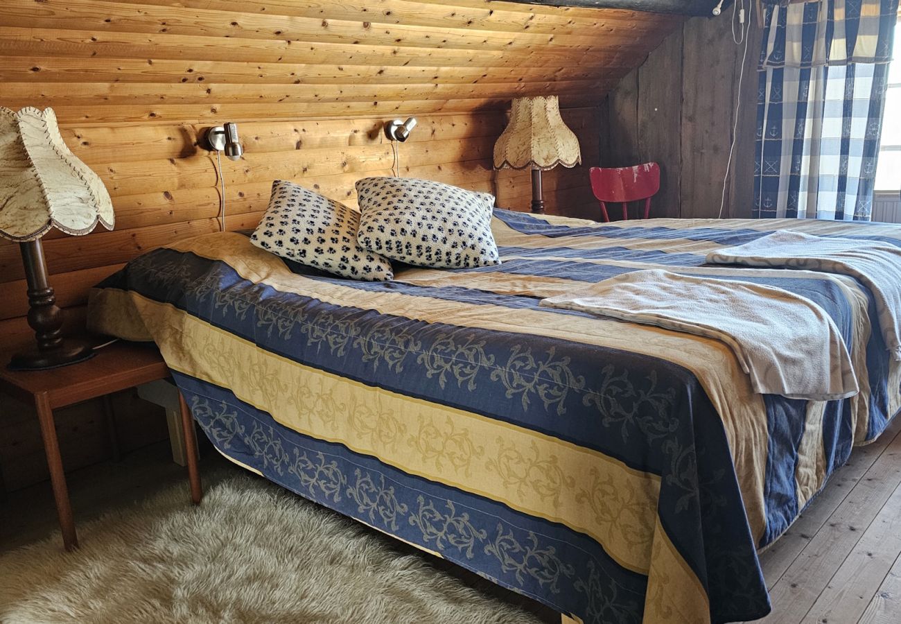 House in Hälleviksstrand - West Coast house 50m from the harbor in Edshultshall | SE09108