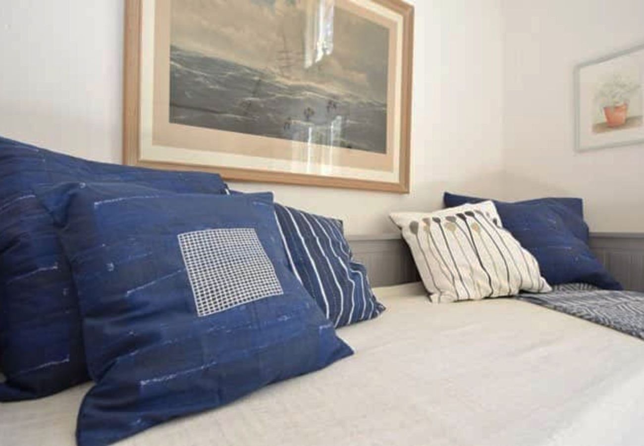 House in Fagerfjäll - With the forest right next door, you will have a peaceful holiday at Tjörn. SE09118