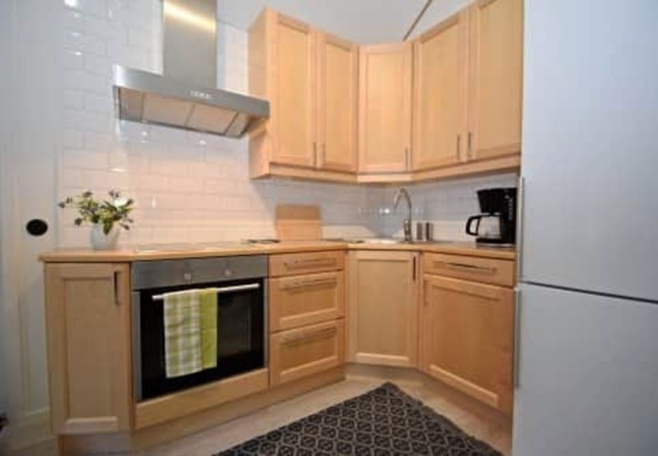 House in Fagerfjäll - With the forest right next door, you will have a peaceful holiday at Tjörn. SE09118