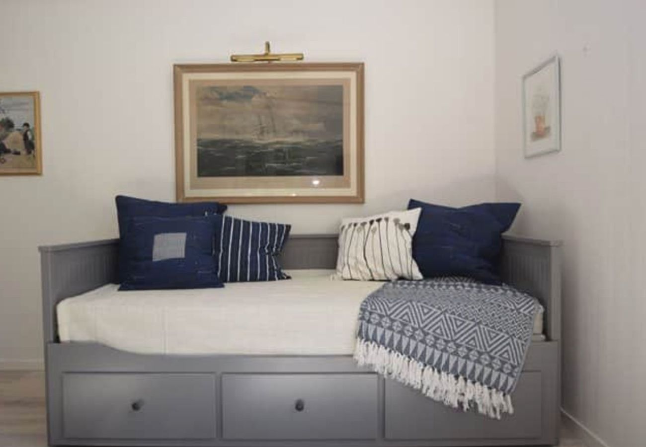 House in Fagerfjäll - With the forest right next door, you will have a peaceful holiday at Tjörn. SE09118