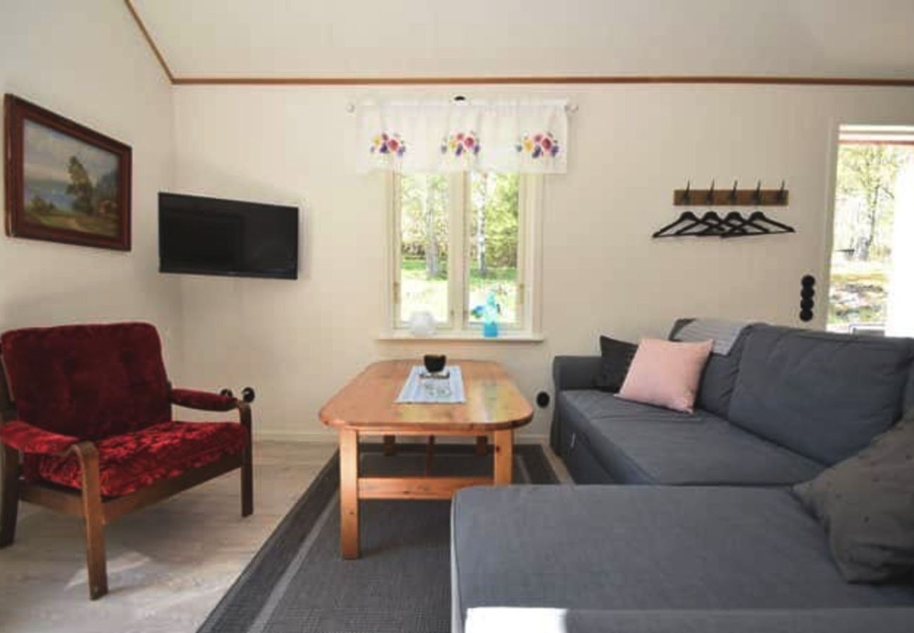 House in Fagerfjäll - With the forest right next door, you will have a peaceful holiday at Tjörn. SE09118