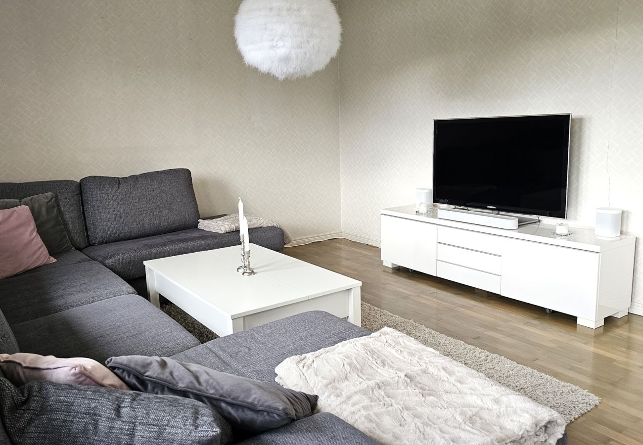 House in Henån - Villa in Henån with jacuzzi, sauna & conservatory | SE09119