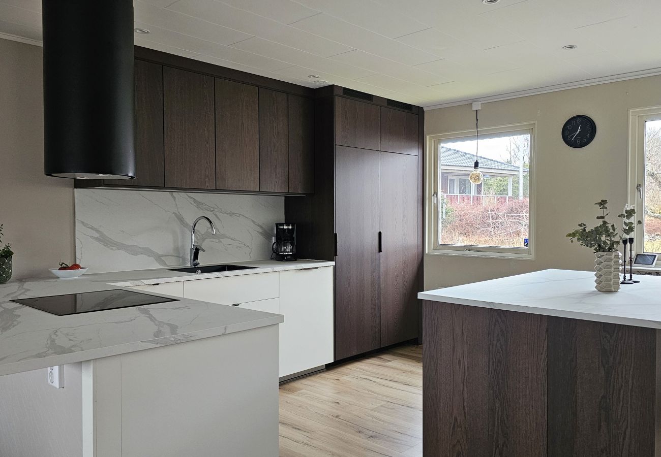 House in Henån - Villa in Henån with Jacuzzi and Sauna | SE09119