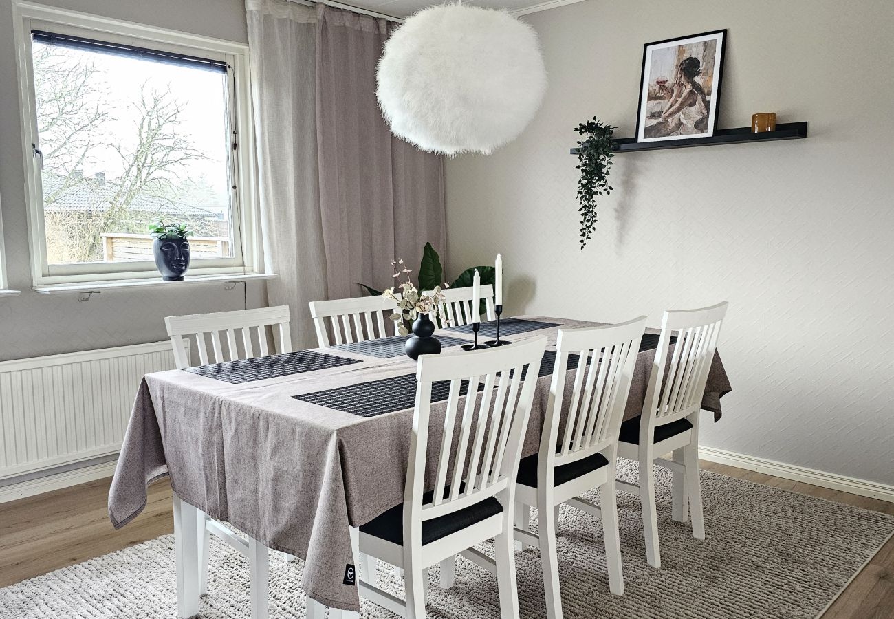 House in Henån - Villa in Henån with Jacuzzi and Sauna | SE09119