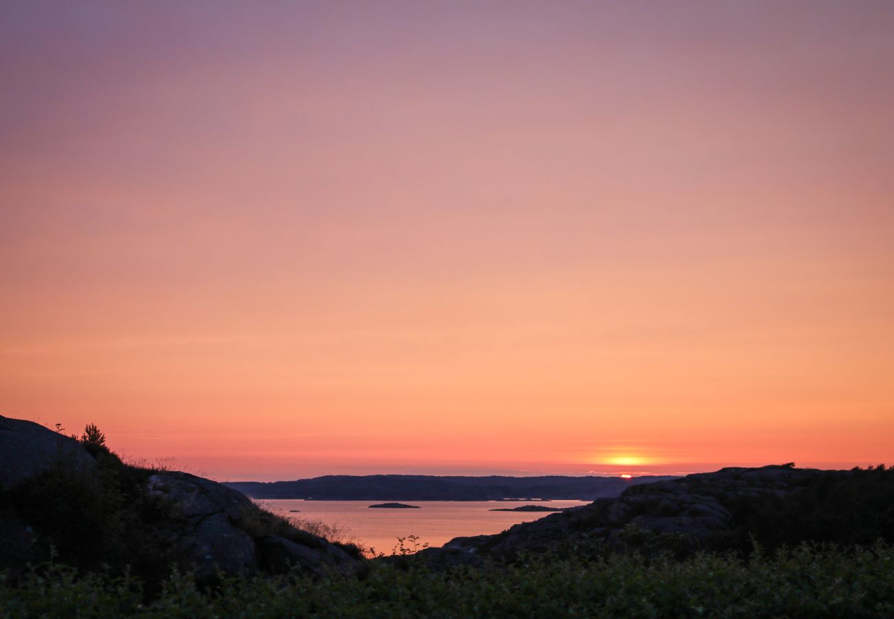 House in Hjälteby - Architect-designed villa with pool, sauna and sea view in Mjörn | SE09124