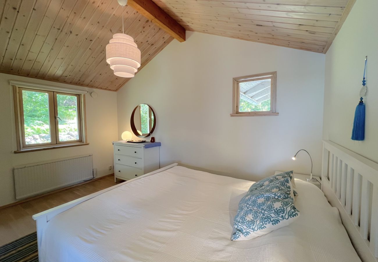 House in Hjälteby - Architect-designed villa with pool, sauna and sea view in Mjörn | SE09124