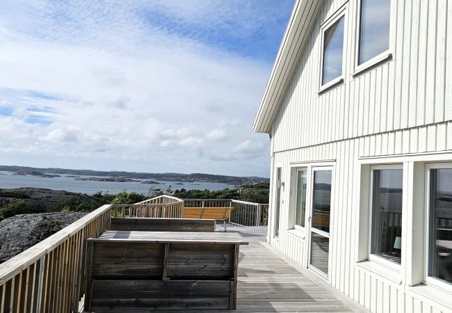 House in Ellös - Panoramic view on Ellös top with 500m to sea | SE09125 House in Ellös - Panoramic view on Ellös top with 500m to sea | SE09125
