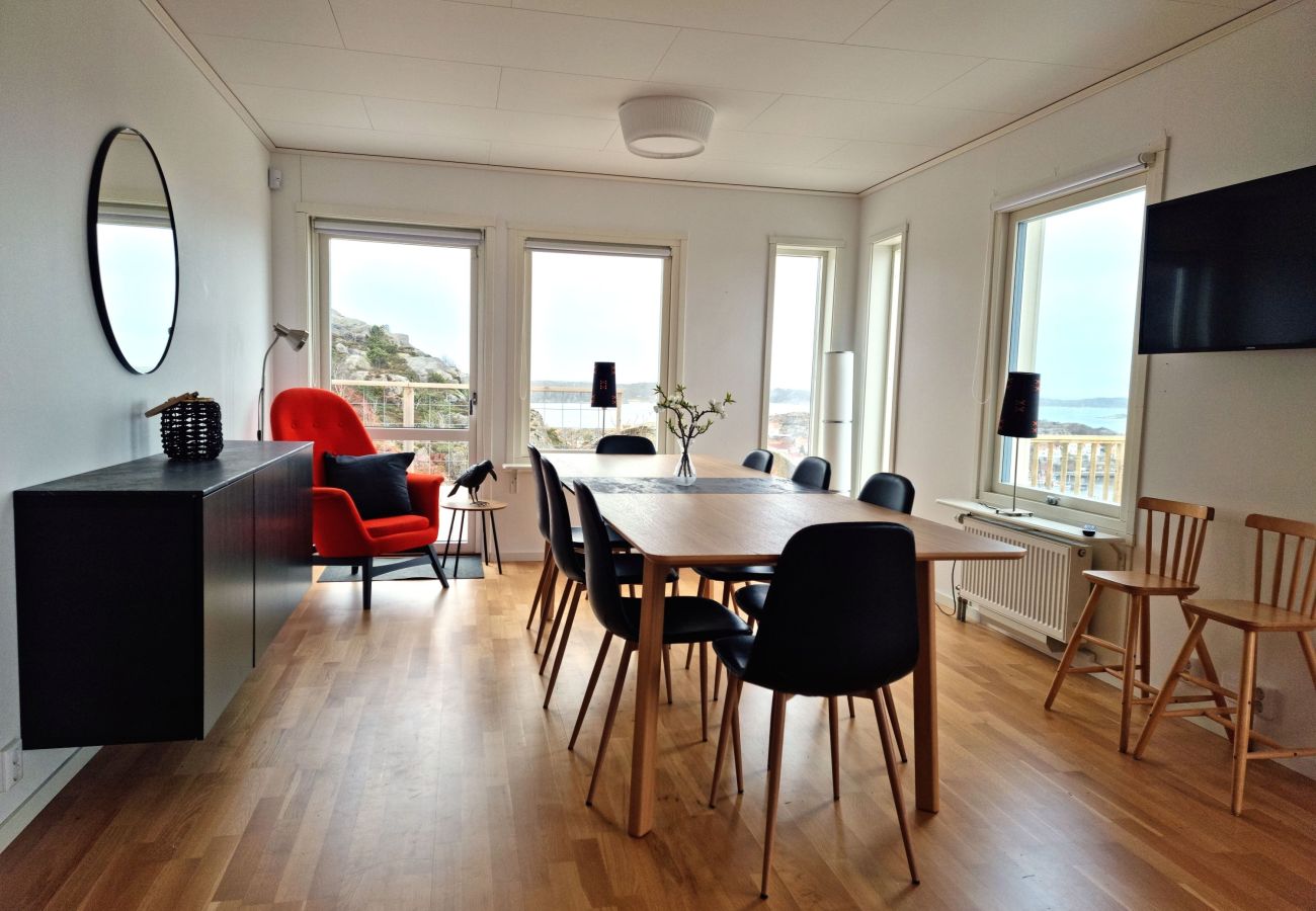 House in Ellös - Panoramic view on Ellös top with 500m to sea | SE09125