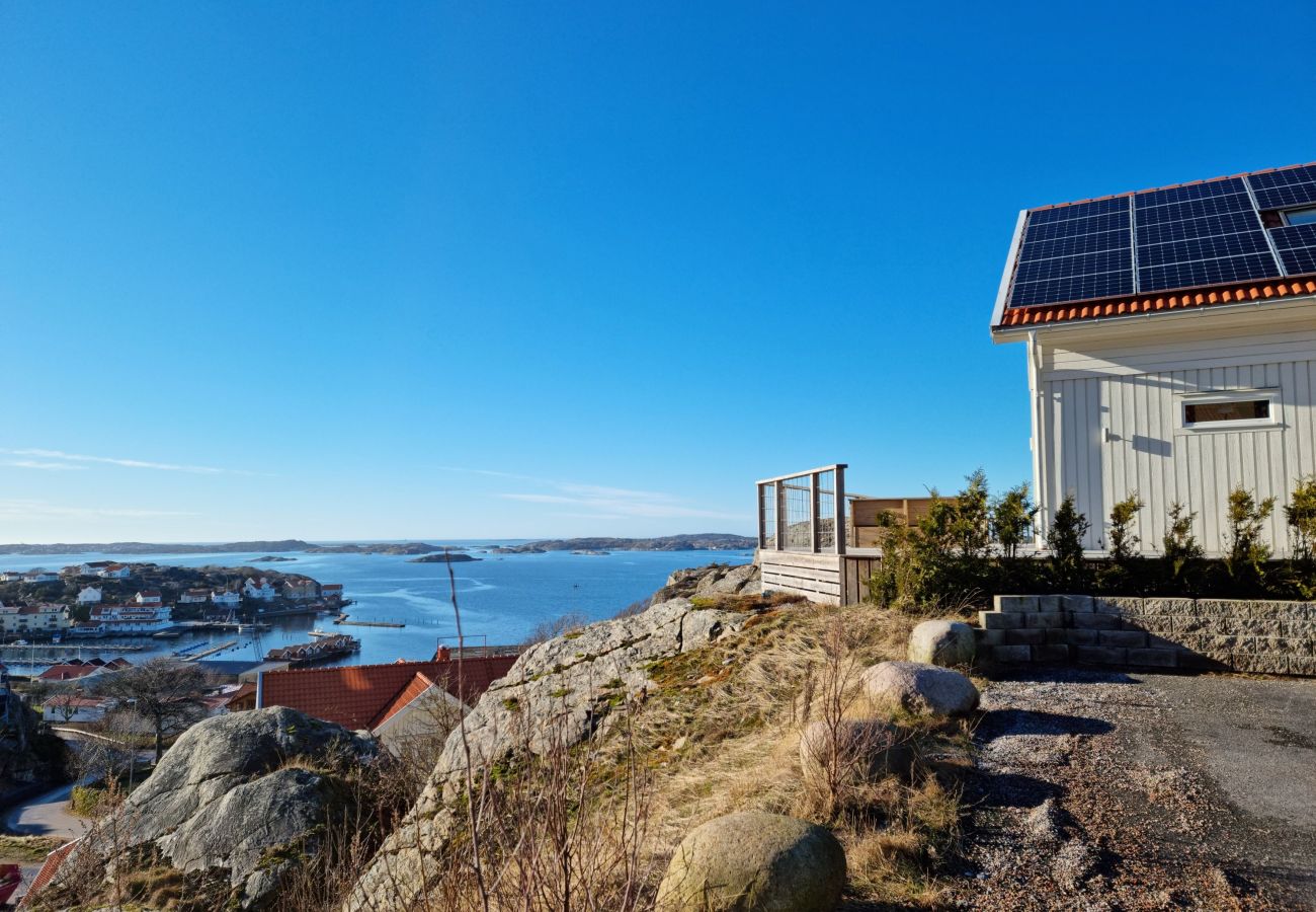 House in Ellös - Panoramic view on Ellös top with 500m to sea | SE09125