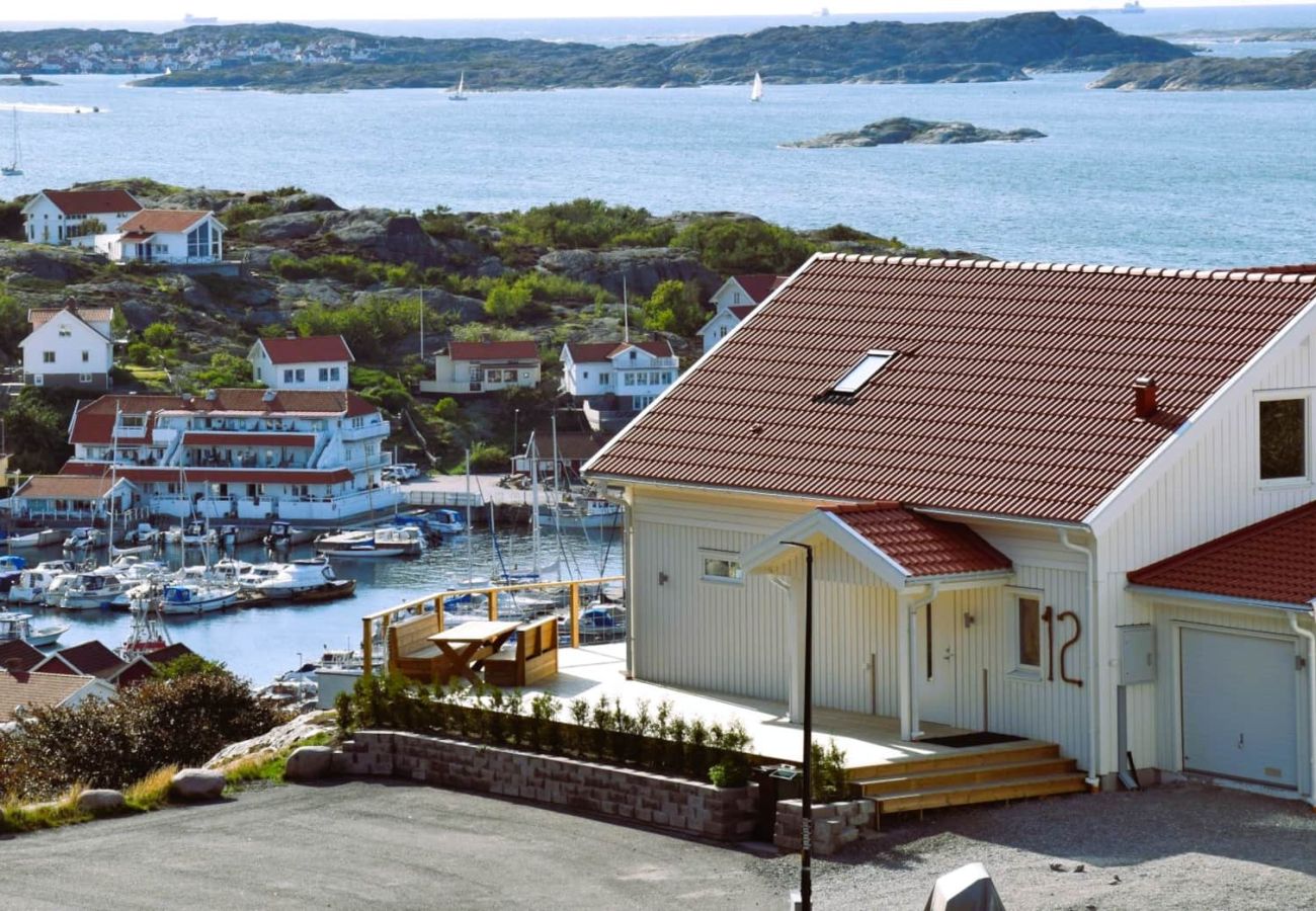 House in Ellös - Panoramic view on Ellös top with 500m to sea | SE09125
