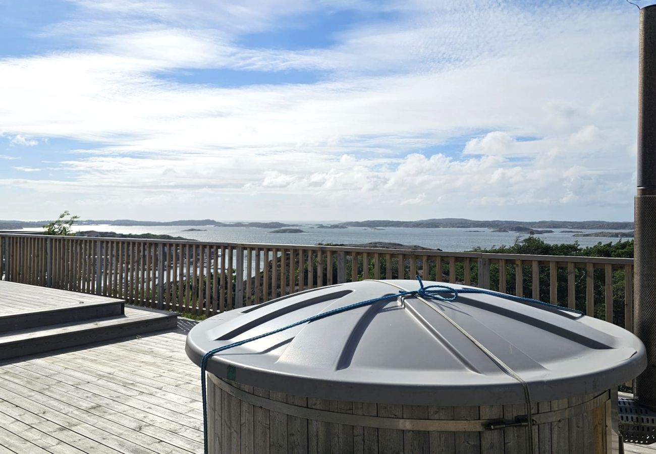 House in Ellös - Panoramic view on Ellös top with 500m to sea | SE09125