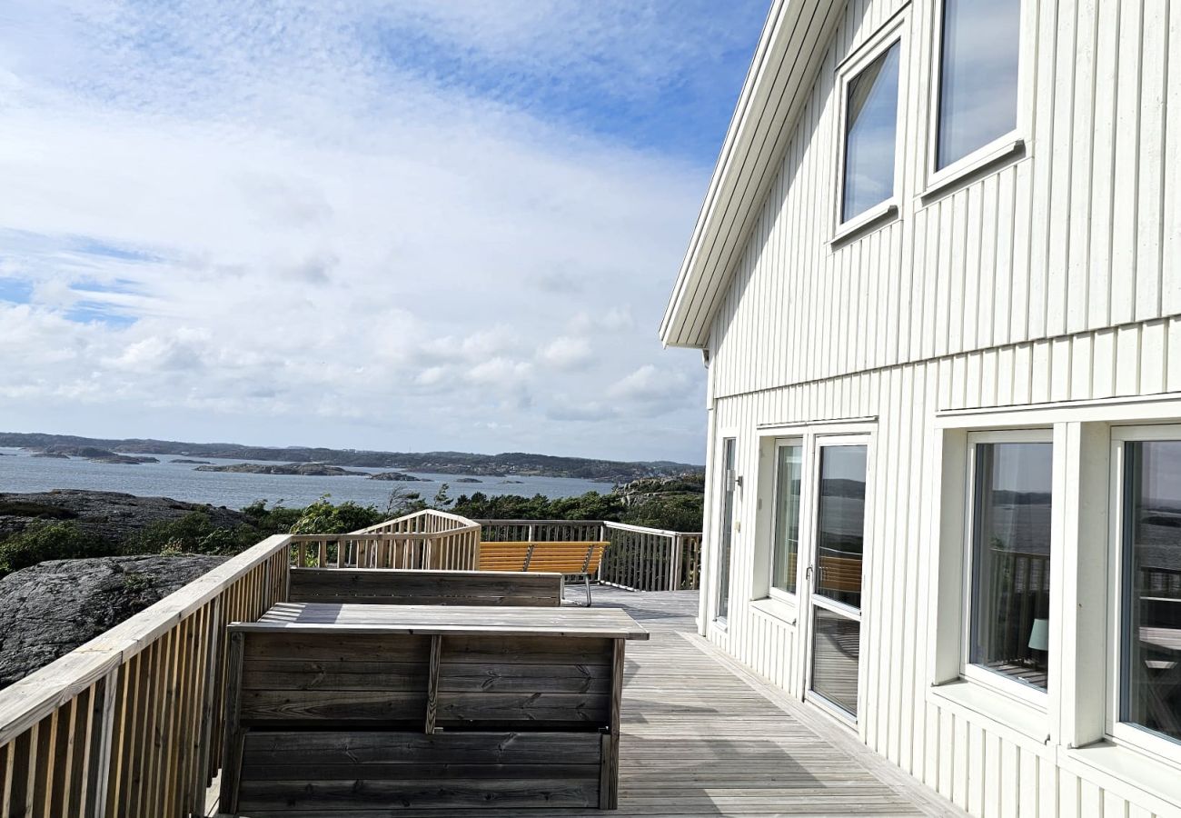 House in Ellös - Panoramic view on Ellös top with 500m to sea | SE09125