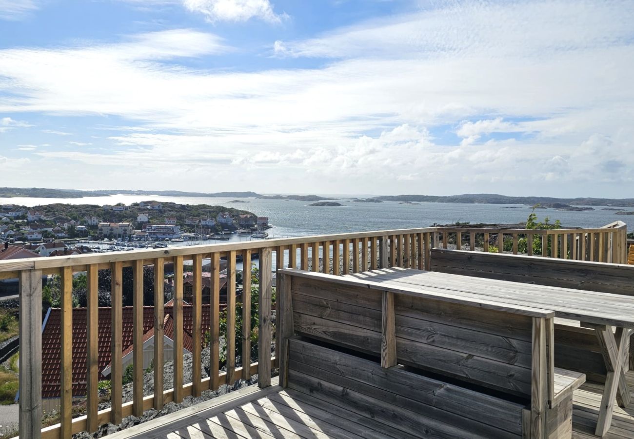 House in Ellös - Panoramic view on Ellös top with 500m to sea | SE09125