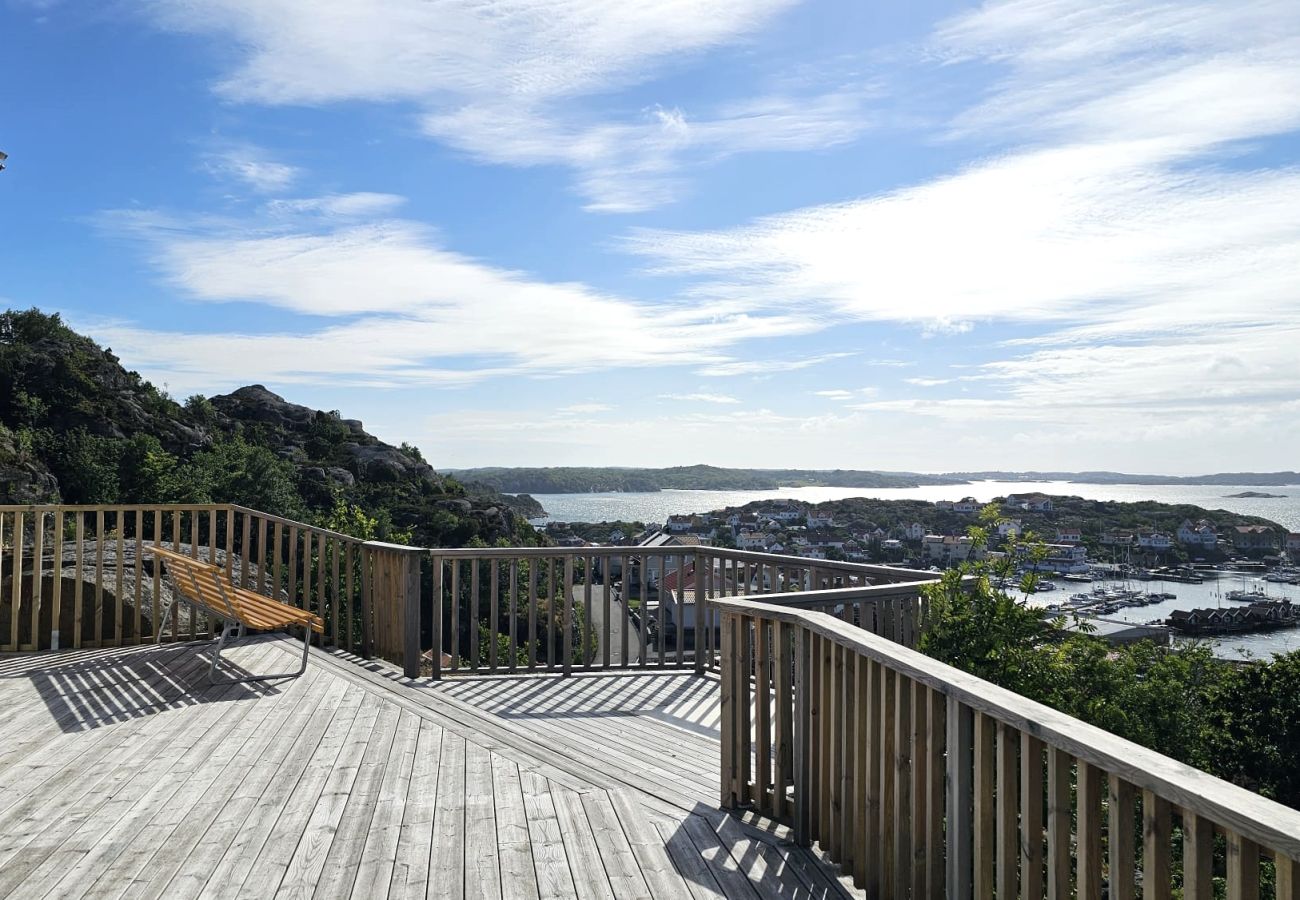 House in Ellös - Panoramic view on Ellös top with 500m to sea | SE09125