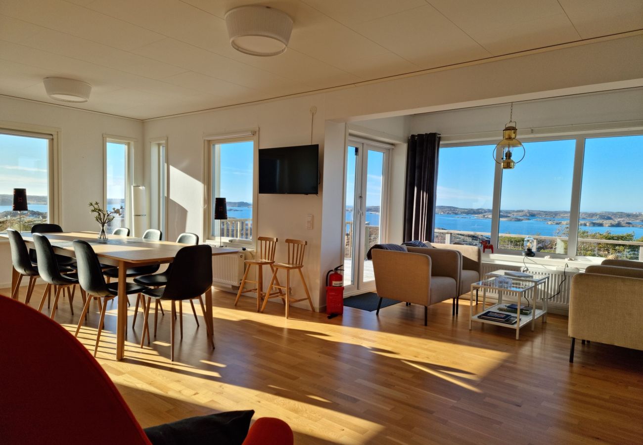 House in Ellös - Panoramic view on Ellös top with 500m to sea | SE09125
