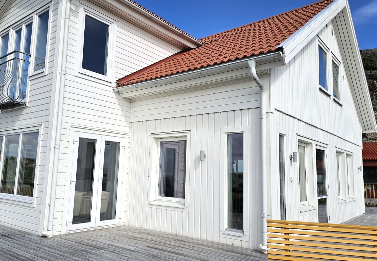 House in Ellös - Panoramic view on Ellös top with 500m to sea | SE09125