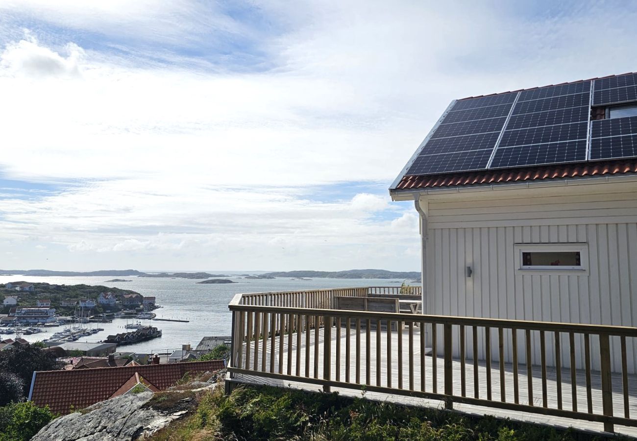House in Ellös - Panoramic view on Ellös top with 500m to sea | SE09125