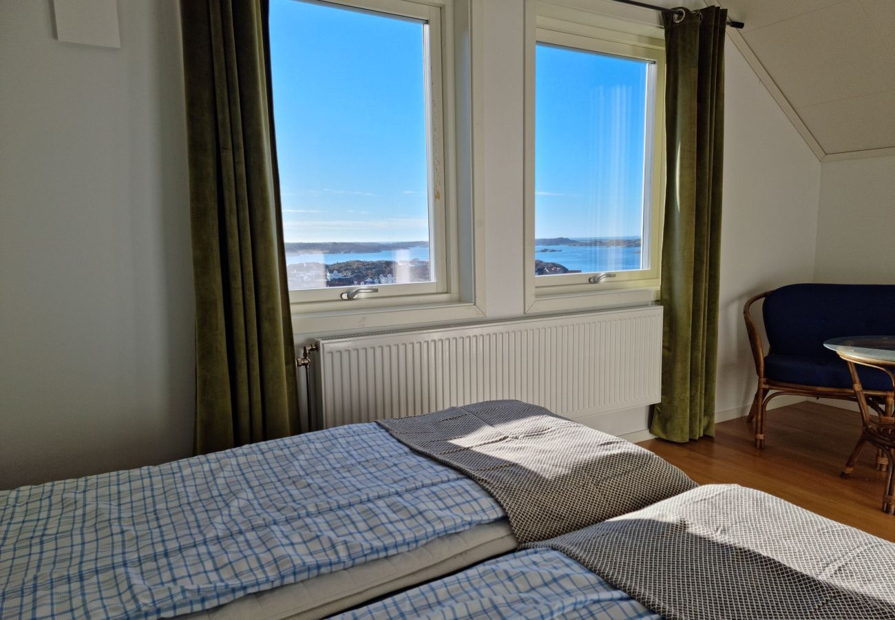 House in Ellös - Panoramic view on Ellös top with 500m to sea | SE09125