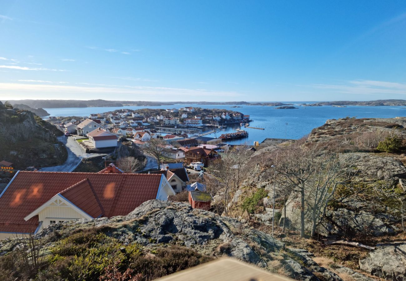 House in Ellös - Panoramic view on Ellös top with 500m to sea | SE09125