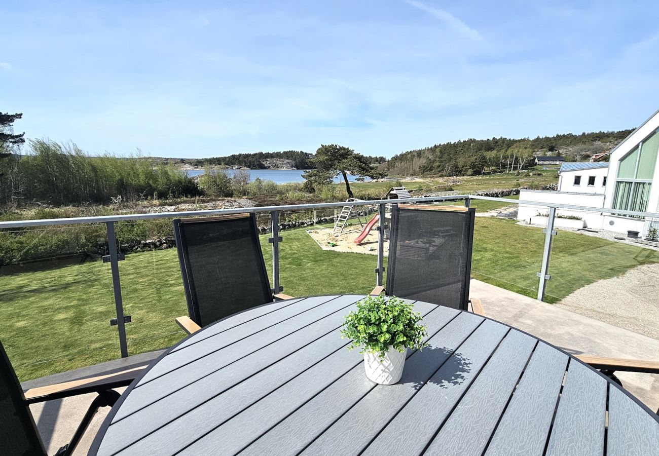 House in Varekil - Seaside Holiday Paradise on Rossön, Orust | SE09126