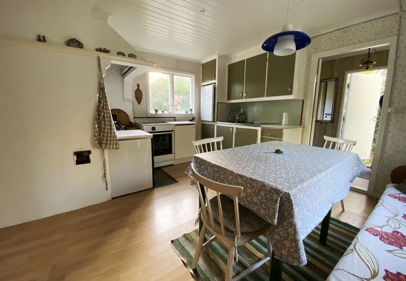 House in Nösund - Simon’s Cottage with Private Shoreline in Boxvik, Orust | SE09128