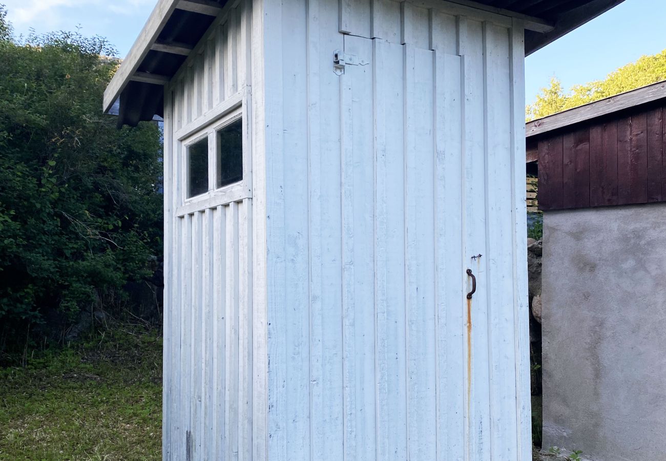 House in Nösund - Simon’s Cottage with Private Shoreline in Boxvik, Orust | SE09128