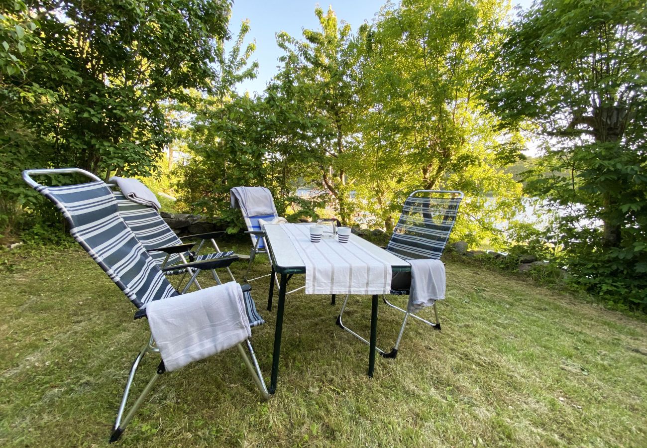 House in Nösund - Simon’s Cottage with Private Shoreline in Boxvik, Orust | SE09128