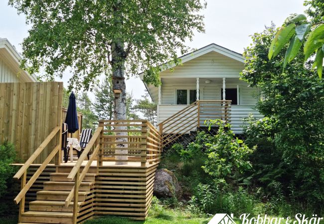 House in Varekil - Cozy cottage on beautiful Rossö, Orust | SE09130