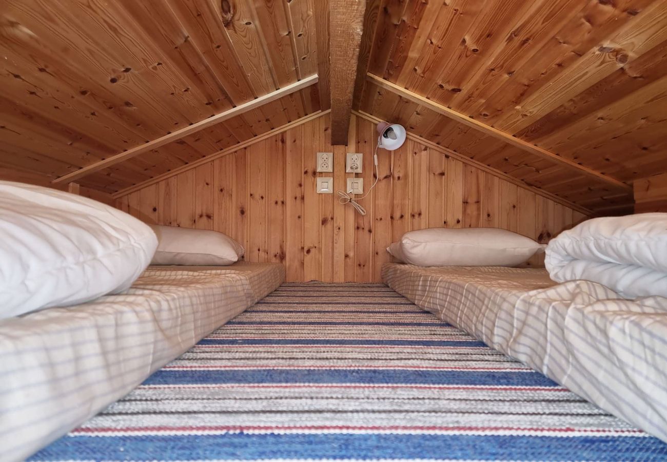 House in Varekil - Cozy cottage on beautiful Rossö, Orust | SE09130